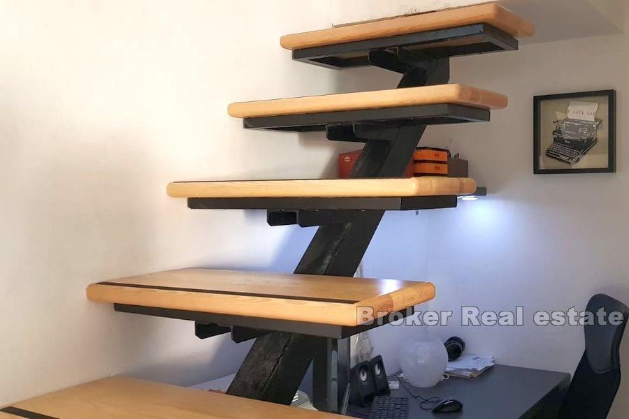 Zrekonstruovaný domorodý kamenný dům