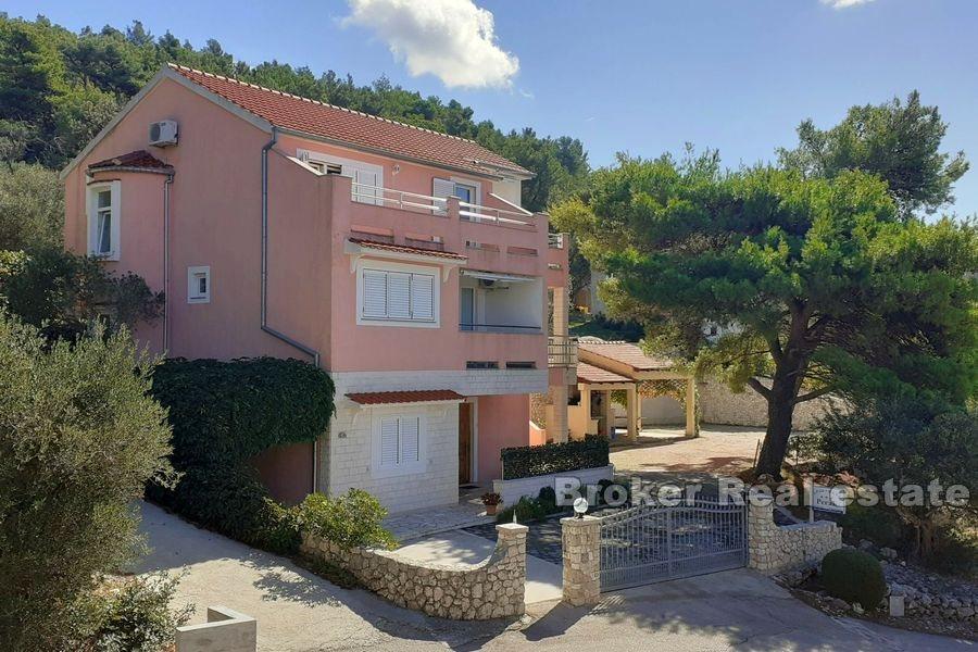 Kuća s više apartmana