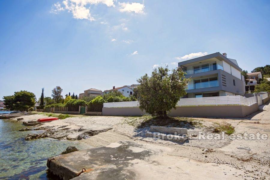 Modern villa in the first row to the sea