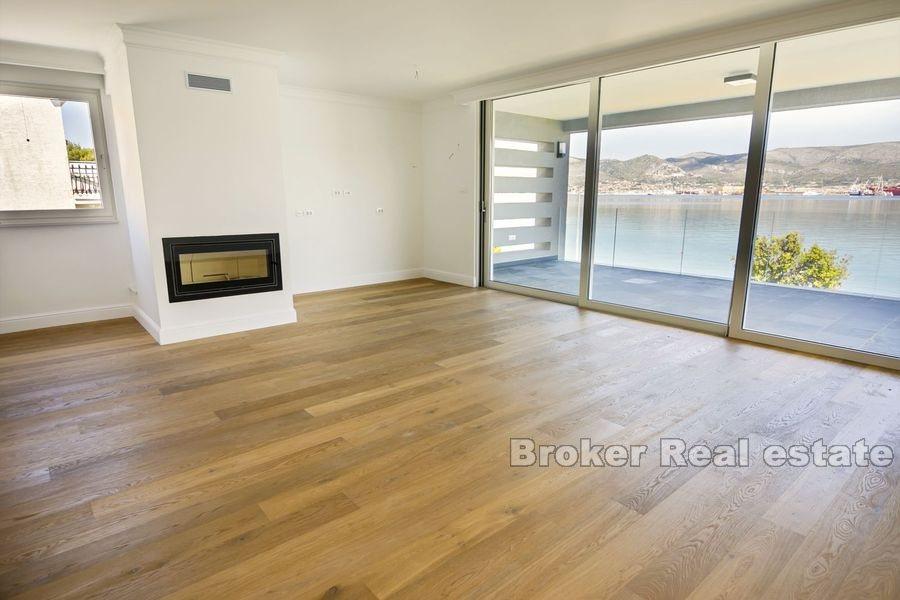 Modern villa in the first row to the sea