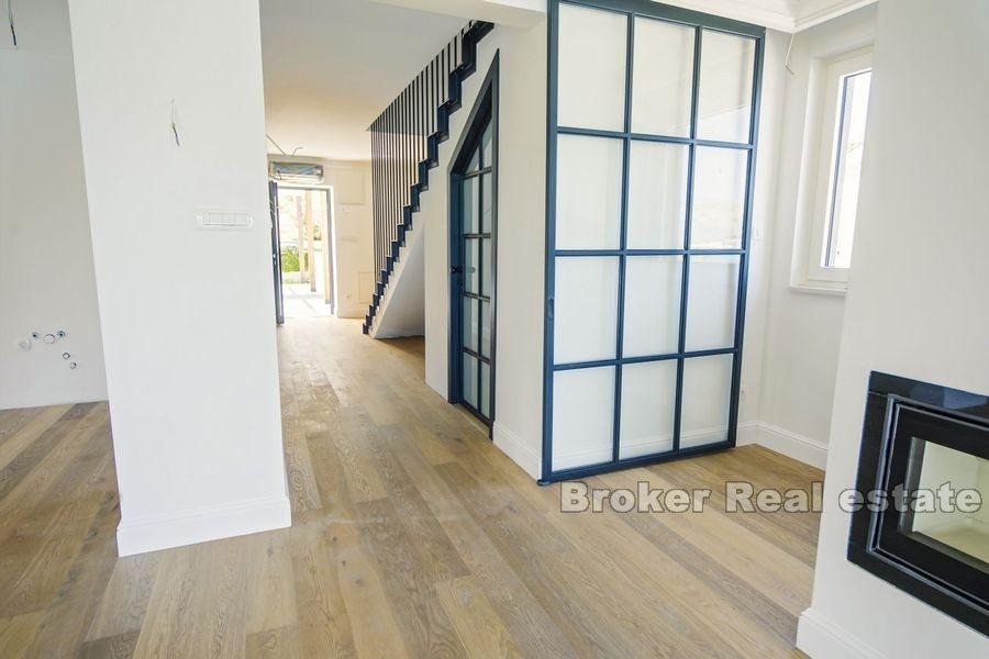 Moderne Villa in der ersten Reihe zum Meer