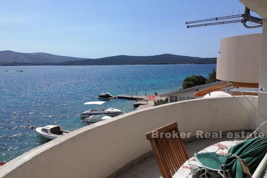 Detached house first row to the sea