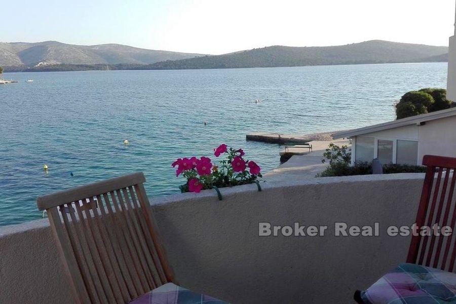 Detached house first row to the sea
