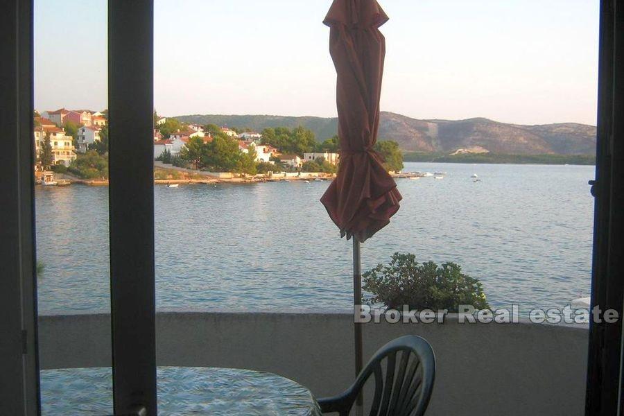 Detached house first row to the sea