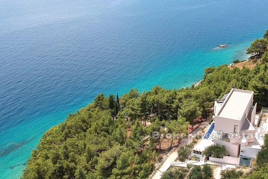 Villa nouvellement construite au premier rang de la mer