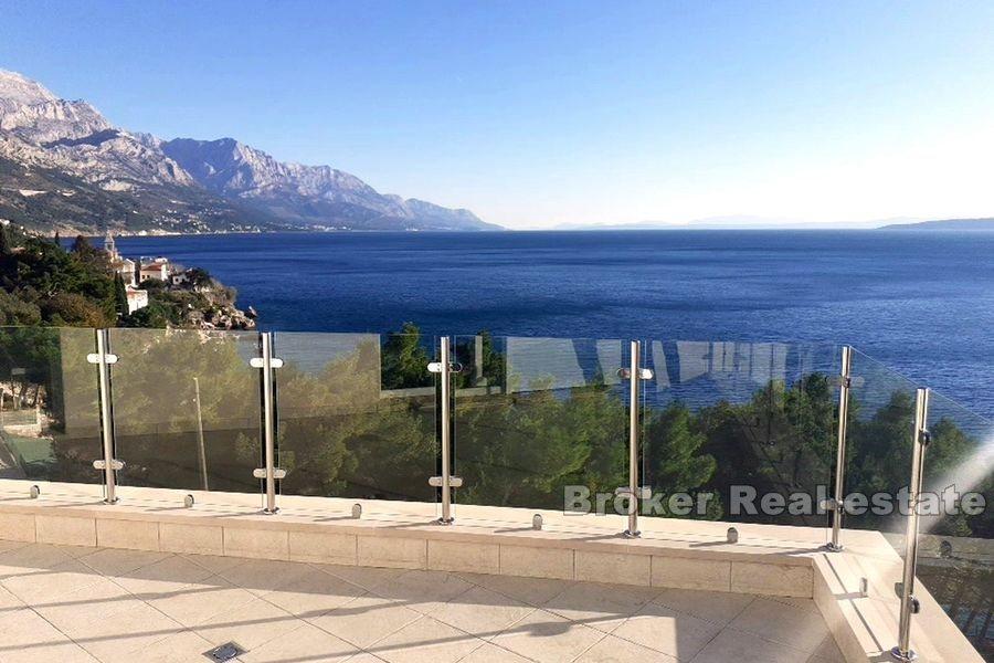 Недавно построенная вилла в первом ряду от моря