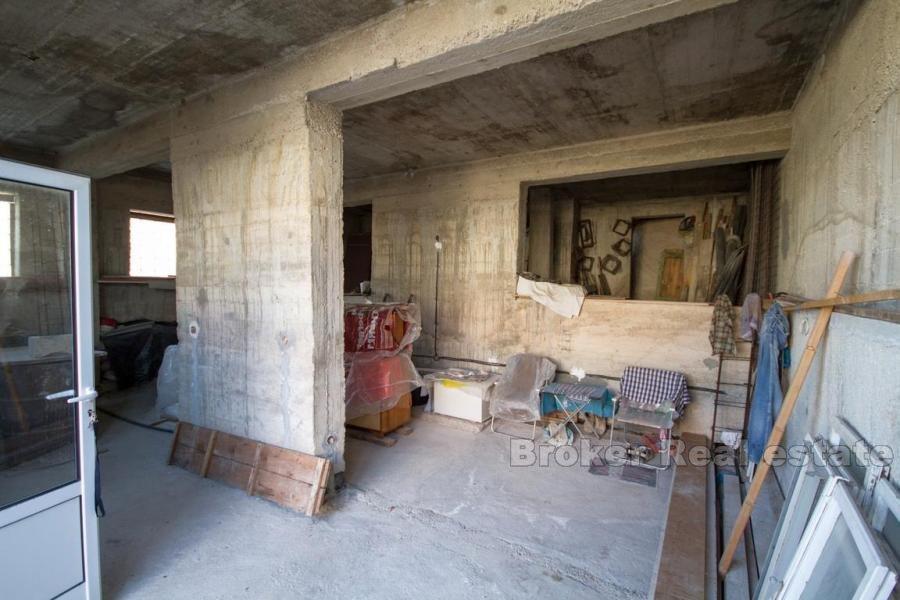 Casa in costruzione, in vendita