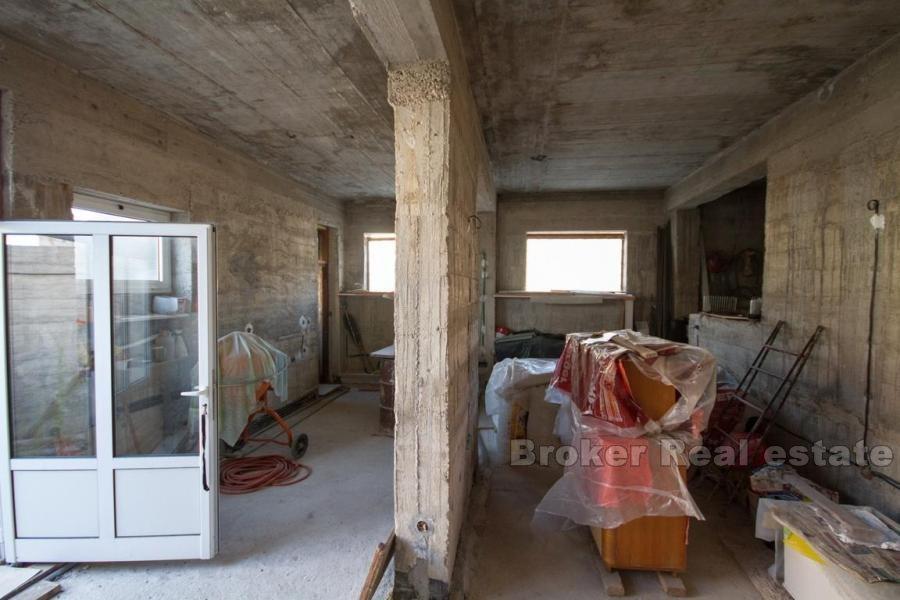 Casa in costruzione, in vendita