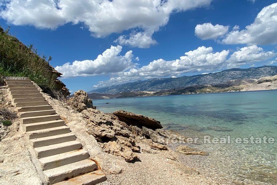 Moderně navržená vila, první řada k moři