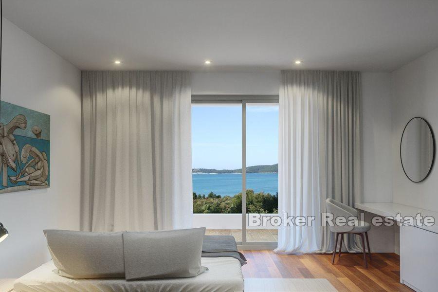 New villa with swimming pool and sea view