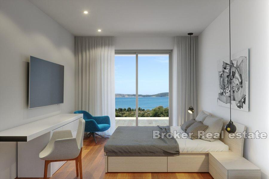 New villa with swimming pool and sea view