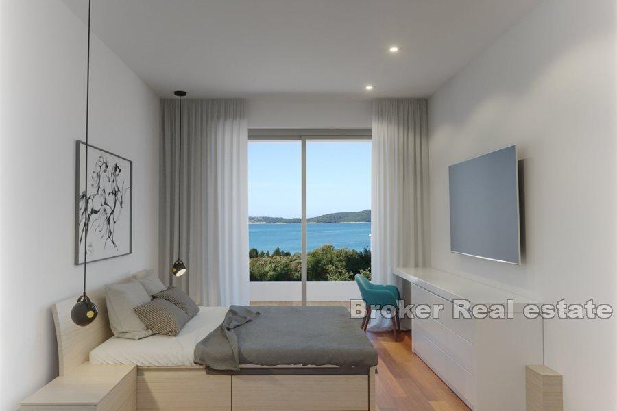 New villa with swimming pool and sea view