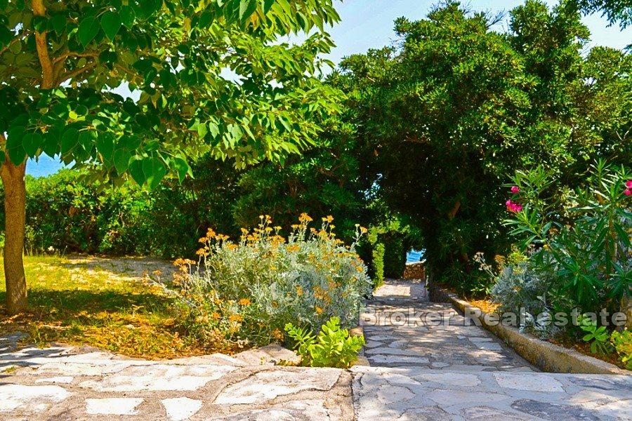 Дом в первом ряду от моря, рядом с пляжем.