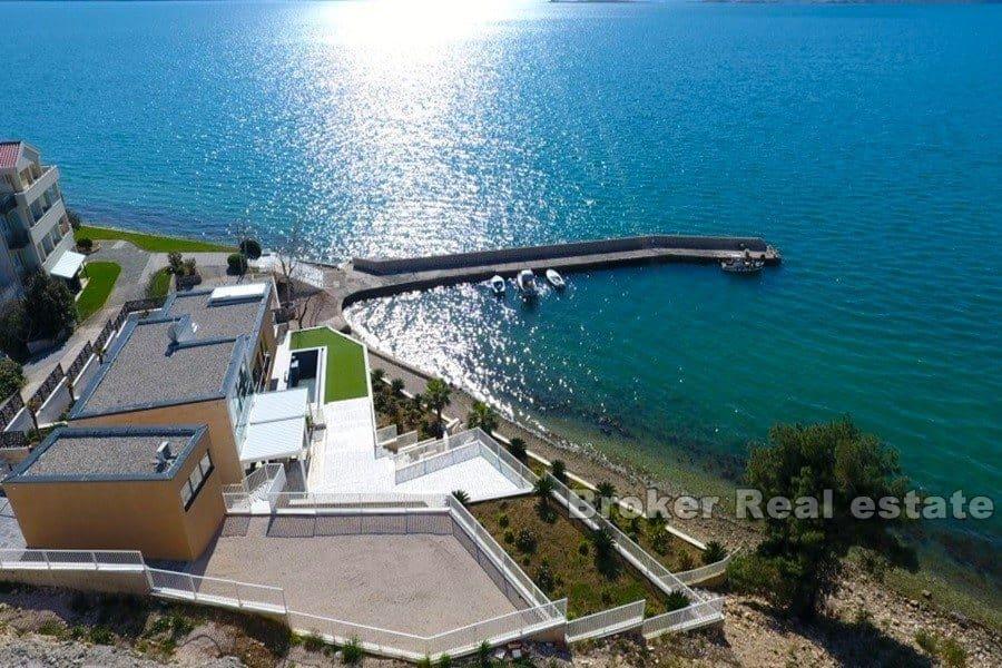 Luxury villa first row to the sea