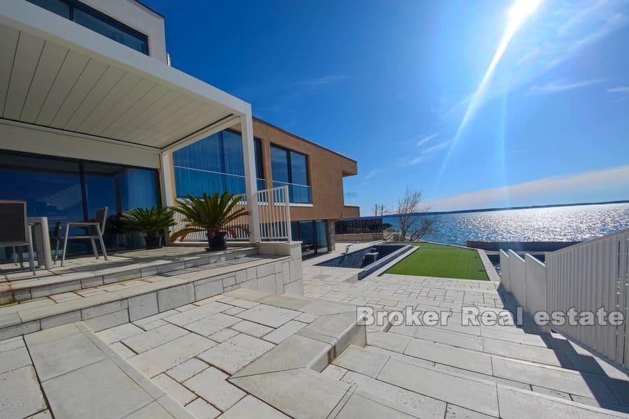 Luxury villa first row to the sea