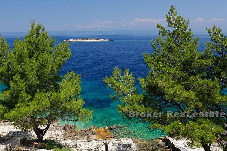 Building land first row to the sea