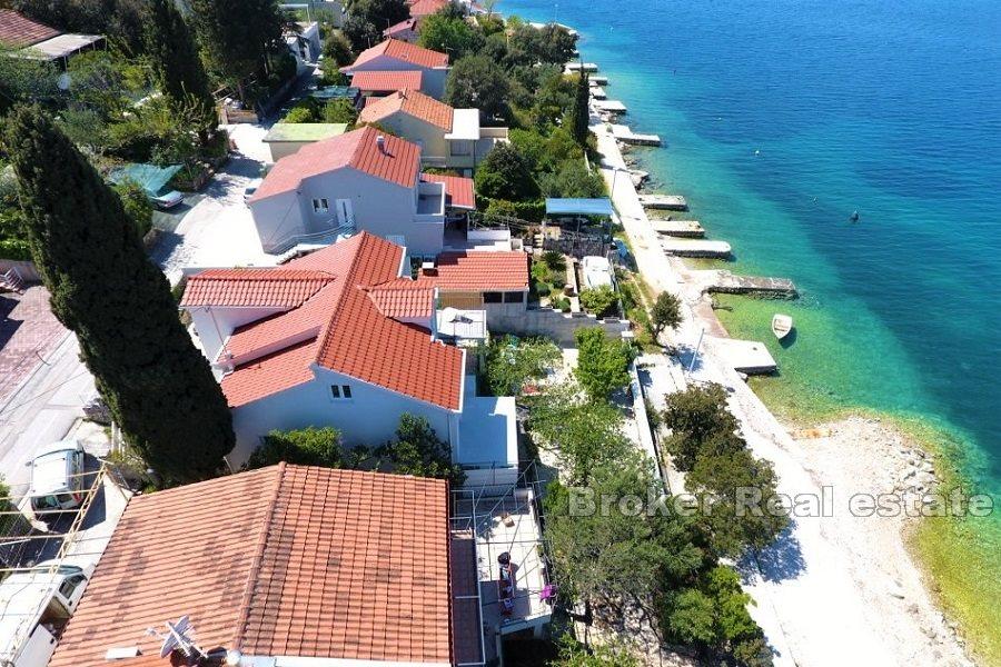 Dom w pierwszym rzędzie do morza w atrakcyjnej lokalizacji
