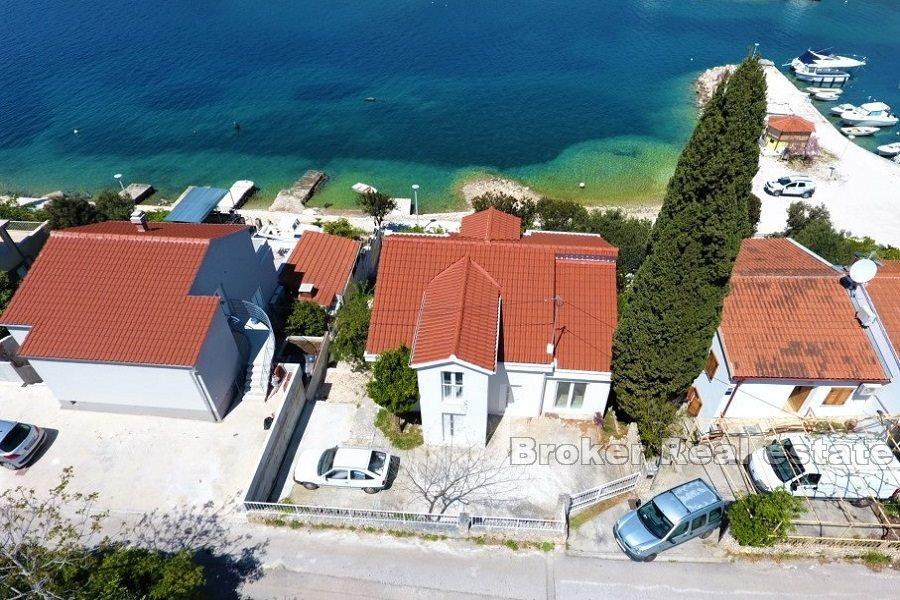 Dom w pierwszym rzędzie do morza w atrakcyjnej lokalizacji