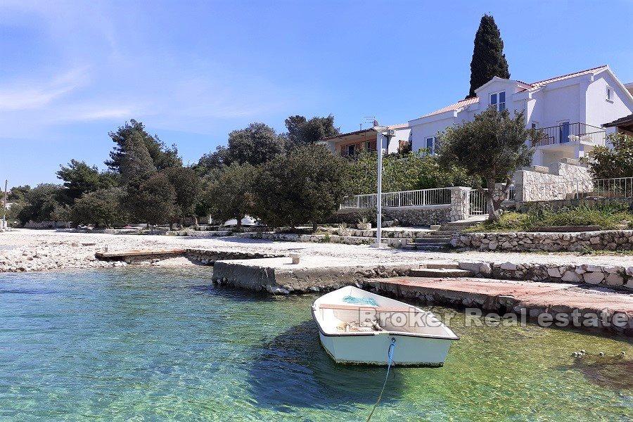 Kuća prvi red do mora na atraktivnoj lokaciji