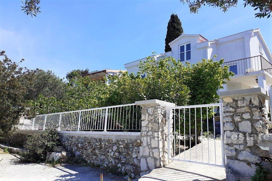 Kuća prvi red do mora na atraktivnoj lokaciji