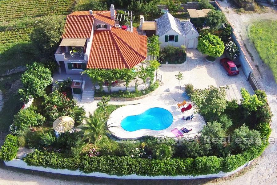 Villa mit Panoramablick auf das Meer und die Inseln