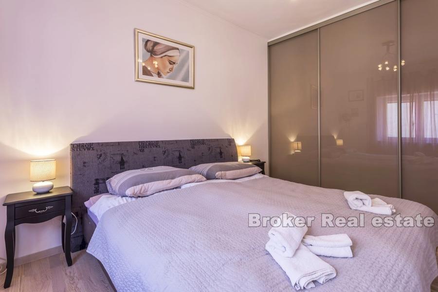 Marjan, möblerad lägenhet med två sovrum nära centrum