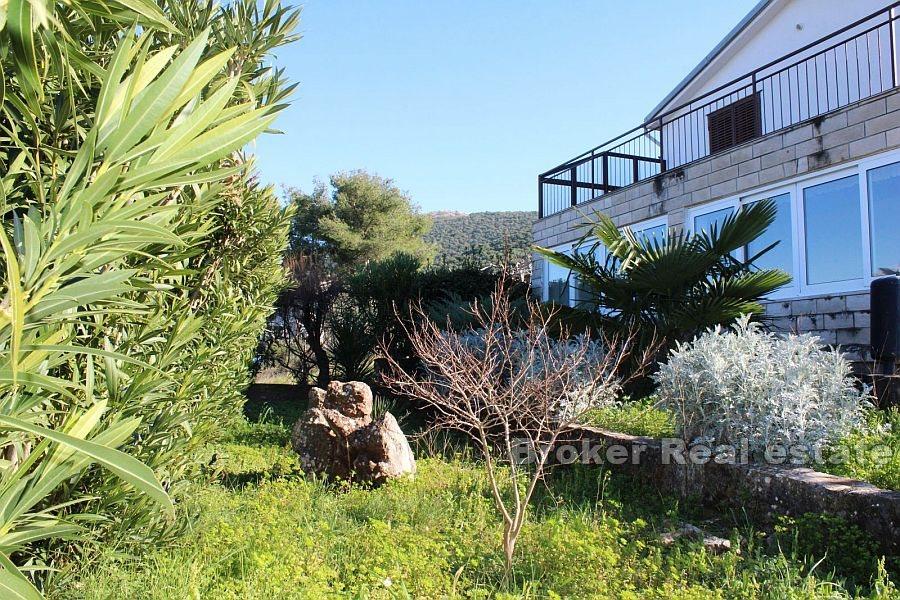 House first row to the sea