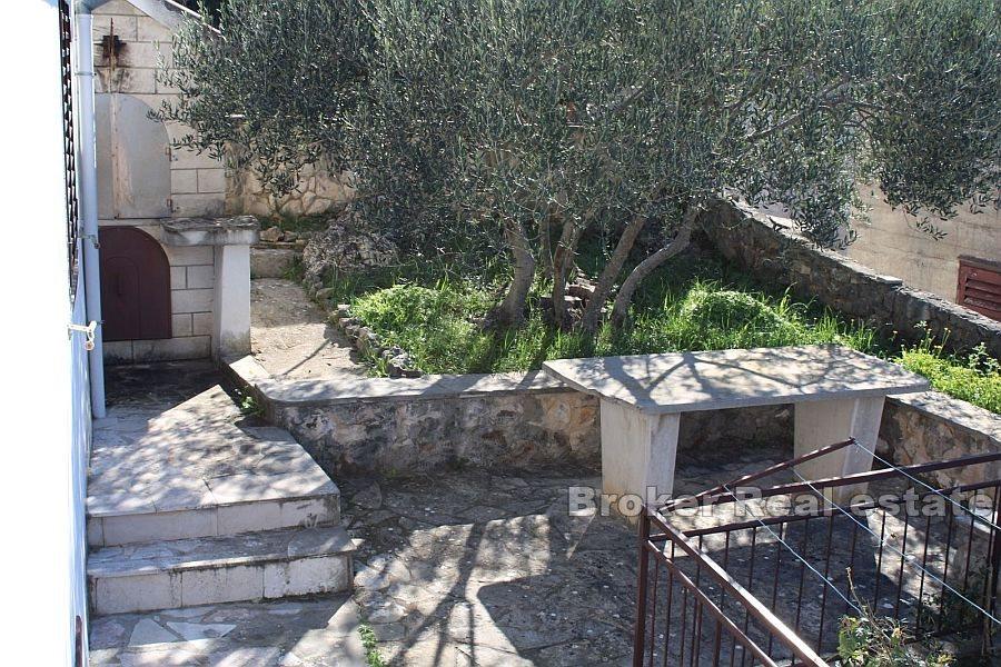 Maison au premier rang de la mer