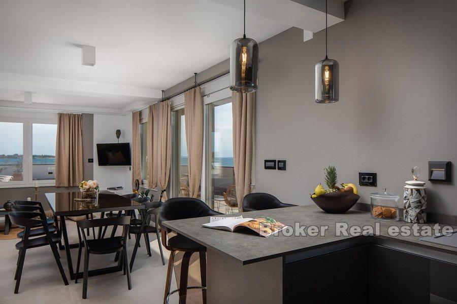 Moderna vila prvi red do mora