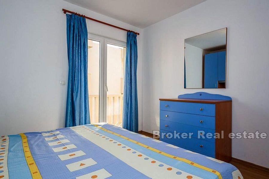 Apartmanska zgrada u blizini mora