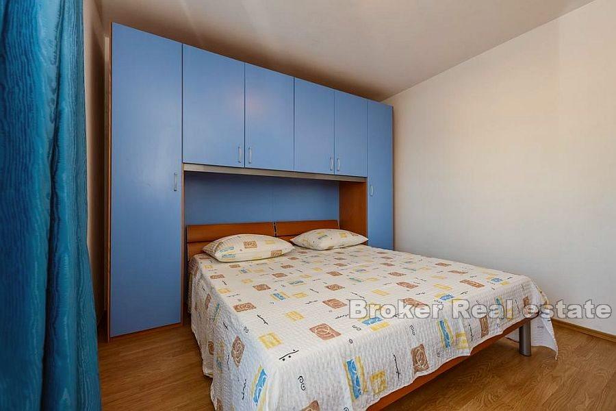 Apartmanska zgrada u blizini mora
