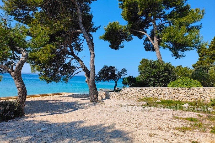 Building land first row to the sea