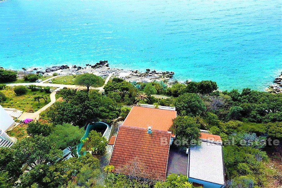 House first row to the sea