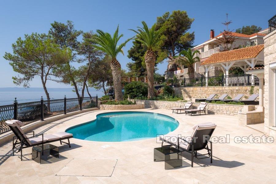 Steinvilla mit Pool, erste Reihe zum Meer