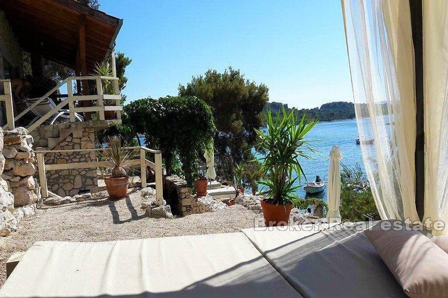 House first row to the sea