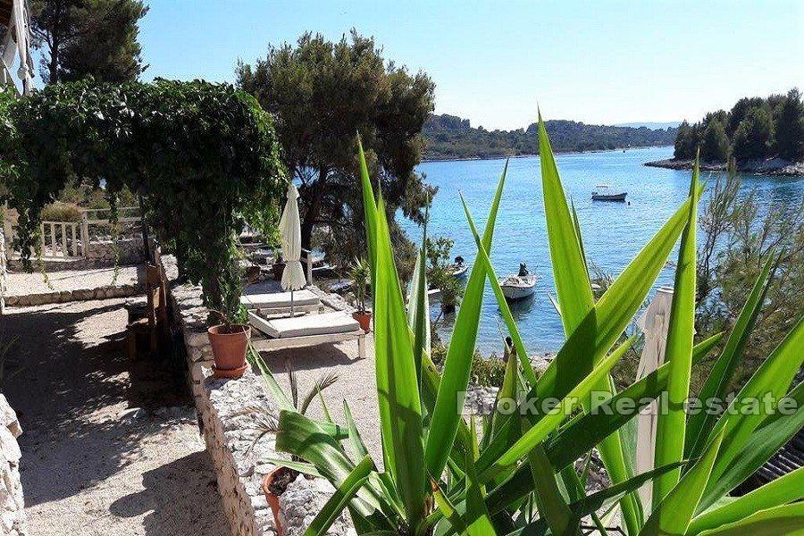 House first row to the sea