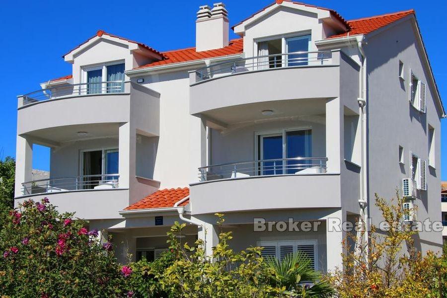 Apartment house first row to the sea