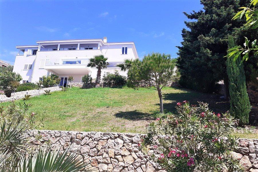 Villa in the first row to the sea