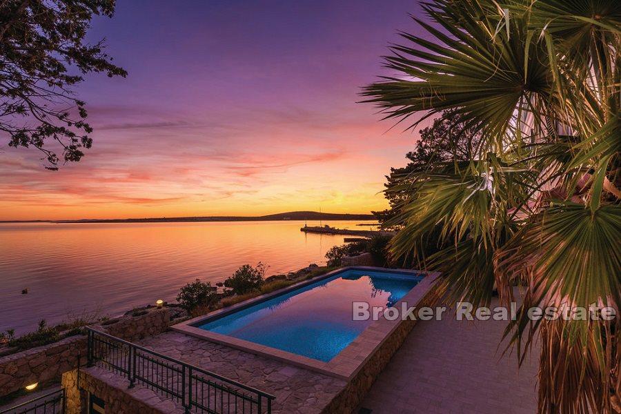 Neubauvilla, erste Reihe zum Meer