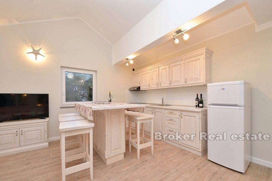 Nybyggd villa, första raden mot havet