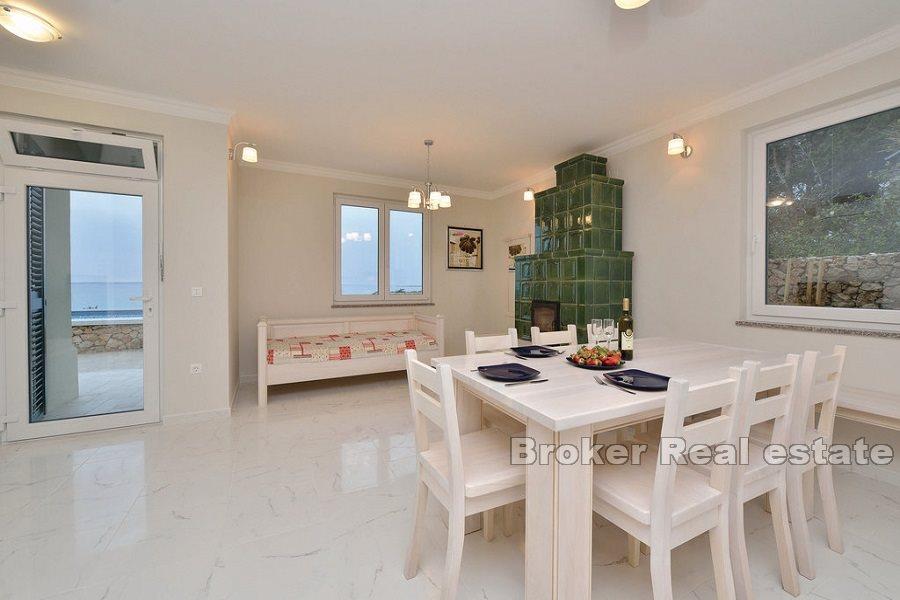 Newly built villa, first row to the sea