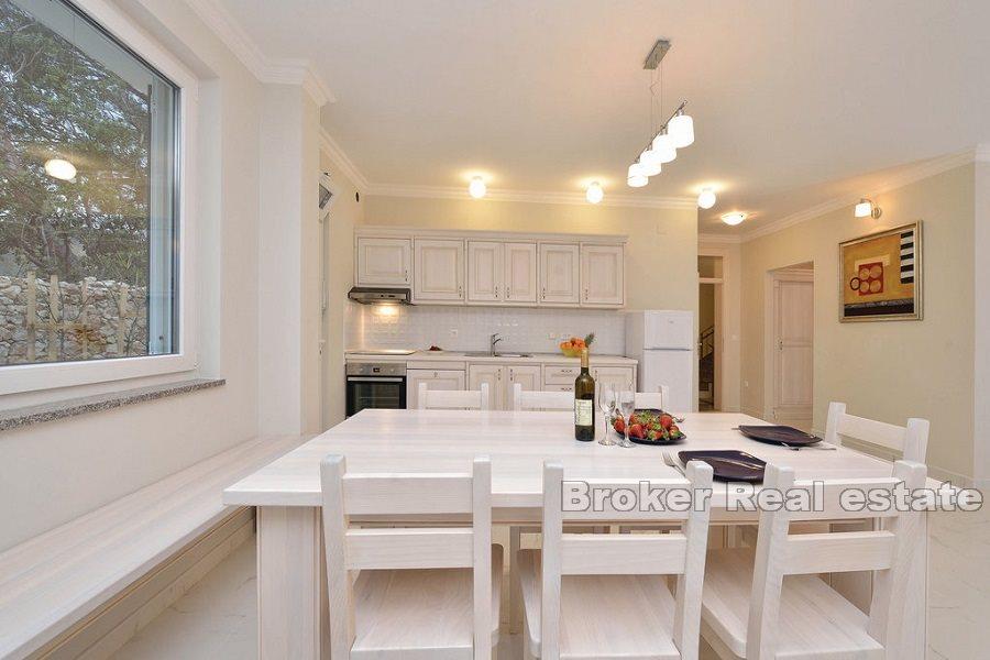 Novoizgrađena vila, prvi red do mora