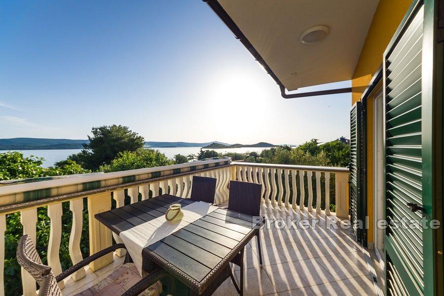 Charming house in the first row to the sea