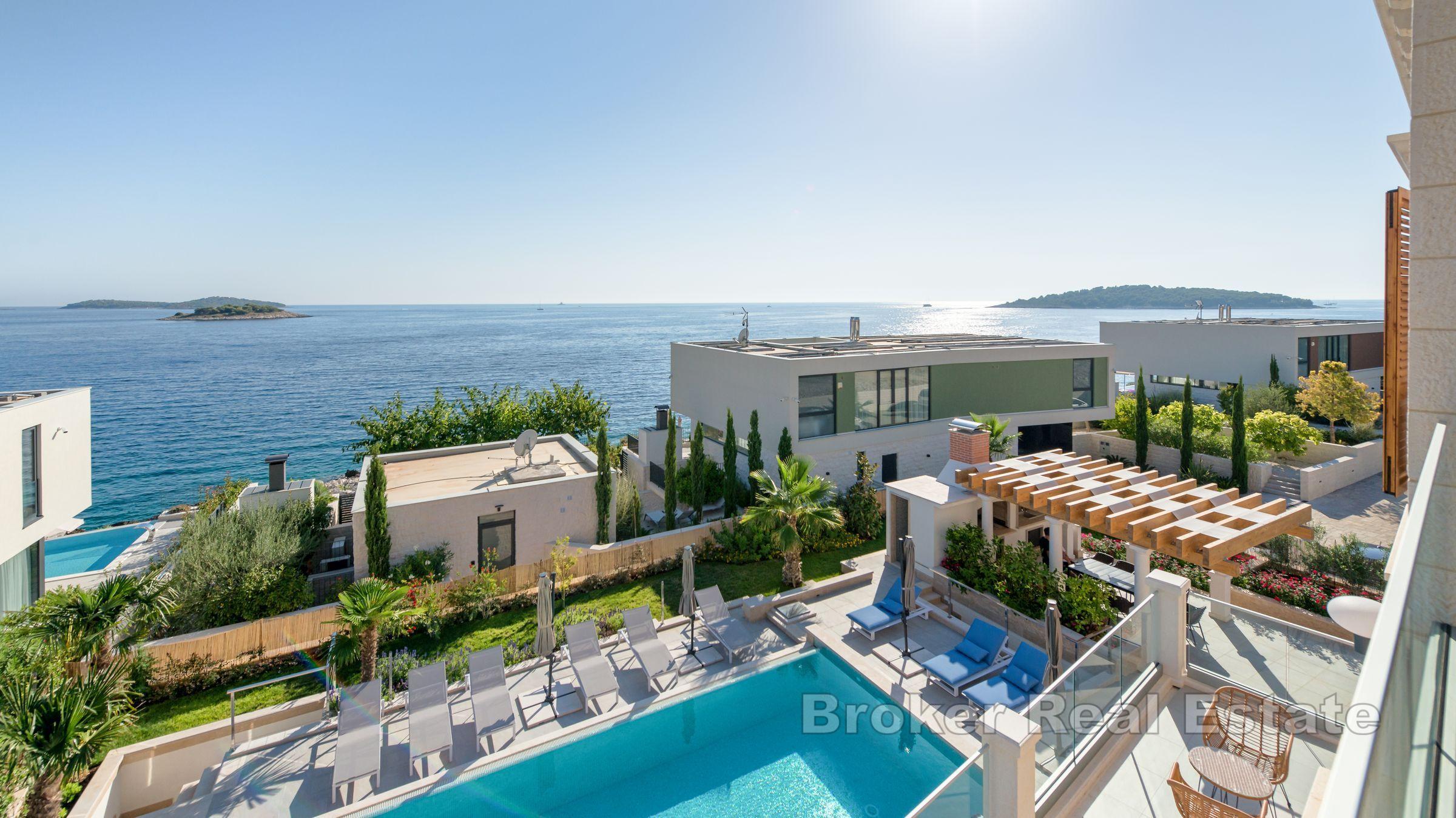Villa en pierre nouvellement construite avec vue sur la mer