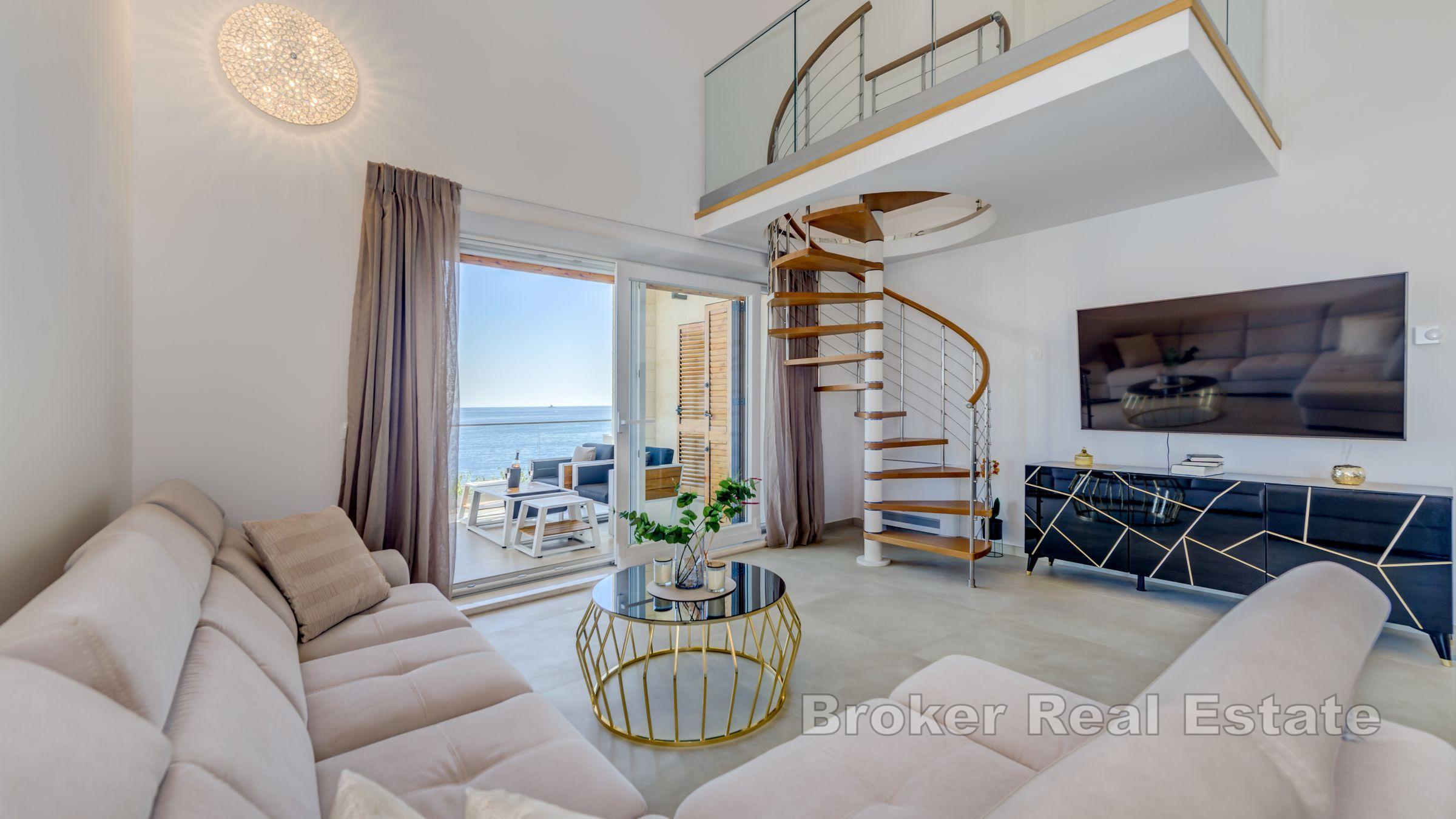 Nowo wybudowana kamienna willa z widokiem na morze