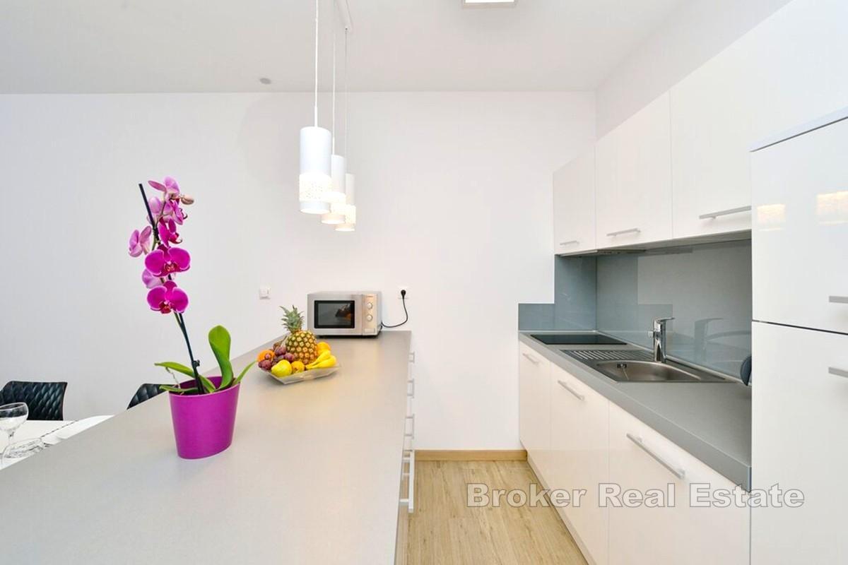 Atrakcyjna willa apartamentowa z widokiem na morze