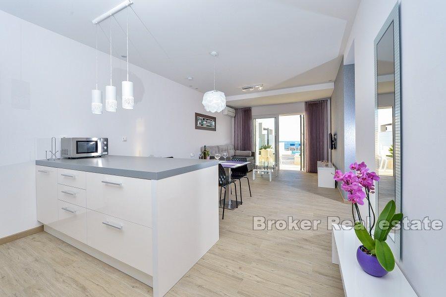 Atrakcyjna willa apartamentowa z widokiem na morze