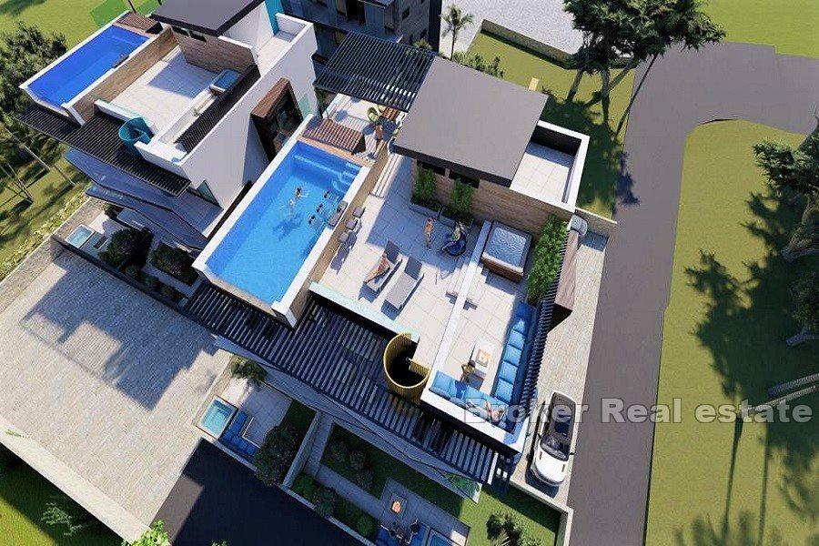 Attico con piscina e vista mare