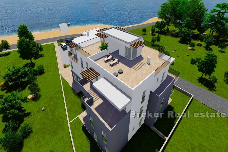 Neu gebaute Wohnungen in erster Reihe zum Meer