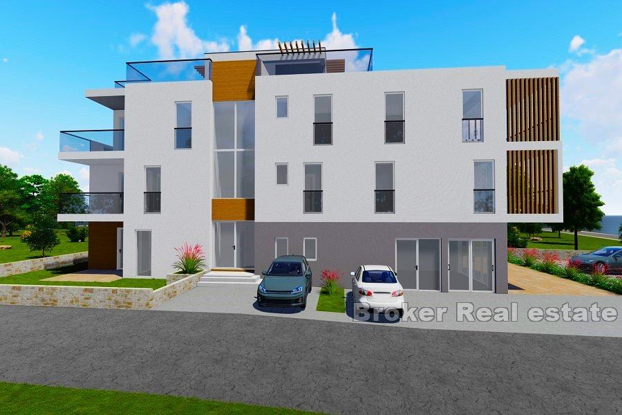 Appartements nouvellement construits au premier rang de la mer